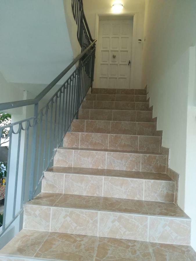 Comfortable Close To The Airport *
